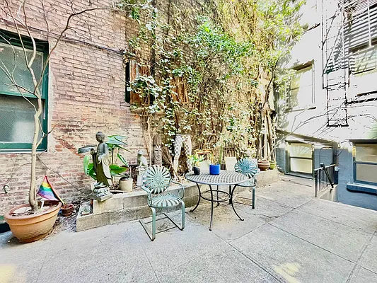 Rented by HOLTON REAL ESTATE INC. | media 26