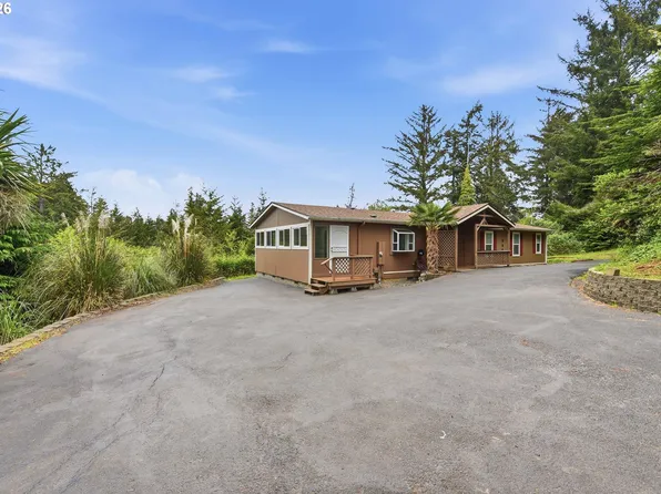 885 Lombard St, North Bend, OR 97459