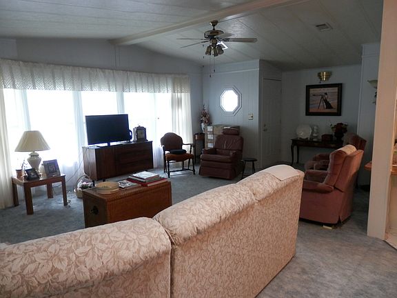 4th image of 239 Country Ln