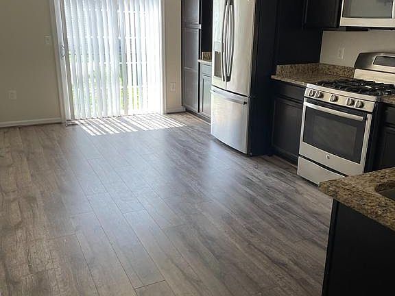 5th image of 404 Woodstream Cir