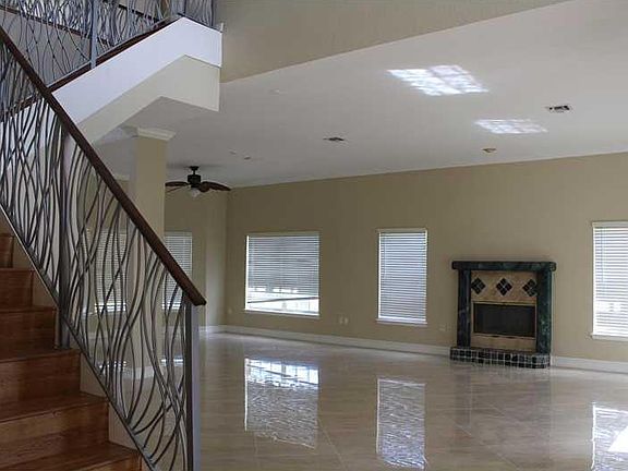 2nd image of 7201 Peppertree Cir S