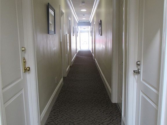 4th image of 2267 Honolulu Ave Suite 4