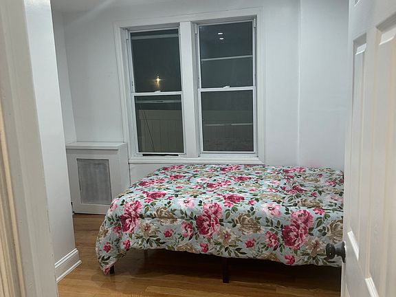 5th image of 39 Spruce St APT 1