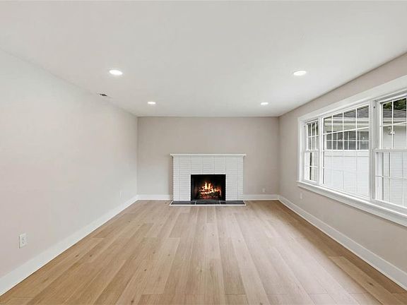 4th image of 7019 Hunters Ct