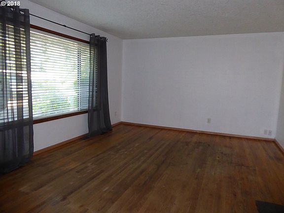 5th image of 1319 NE 115th St