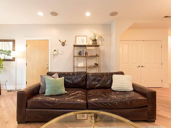 5th image of 2241 W Wabansia Ave #402