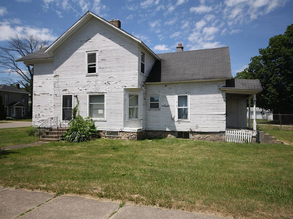 2nd image of 196 S Centre St