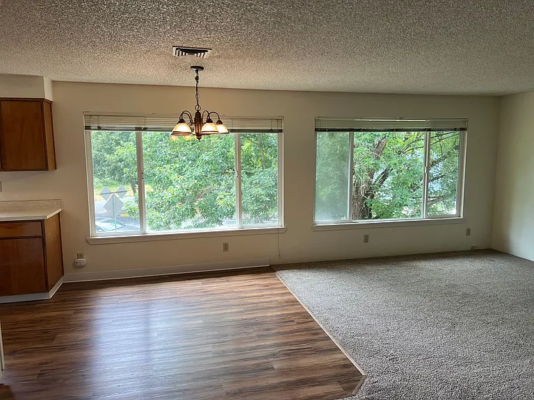 7039-1t - 2187 & 2189 NW North Hill Drive — Photo 7