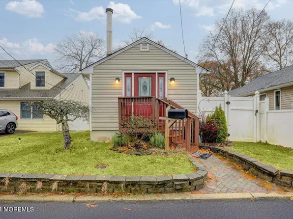 15 York Avenue, Port Monmouth, NJ 07758
