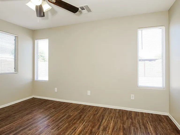 3326 W Shumway Farm Rd — Photo 8