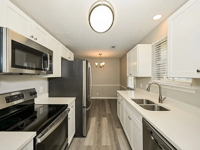 209 Lexington Dr — Photo 9