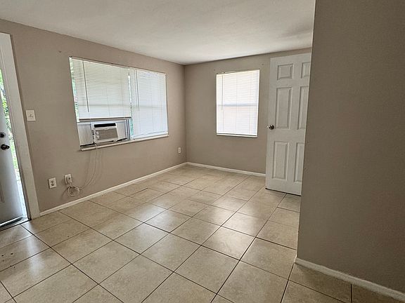 4th image of 1605 E Maple Ave #2