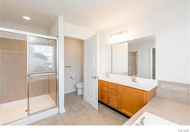 1869 Emerald Dr — Photo 12