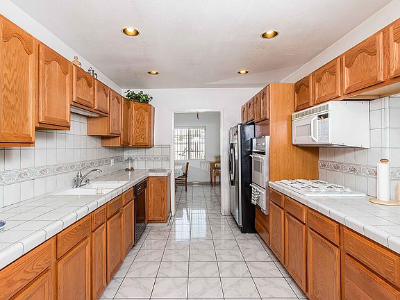 5th image of 447 N Lazard St