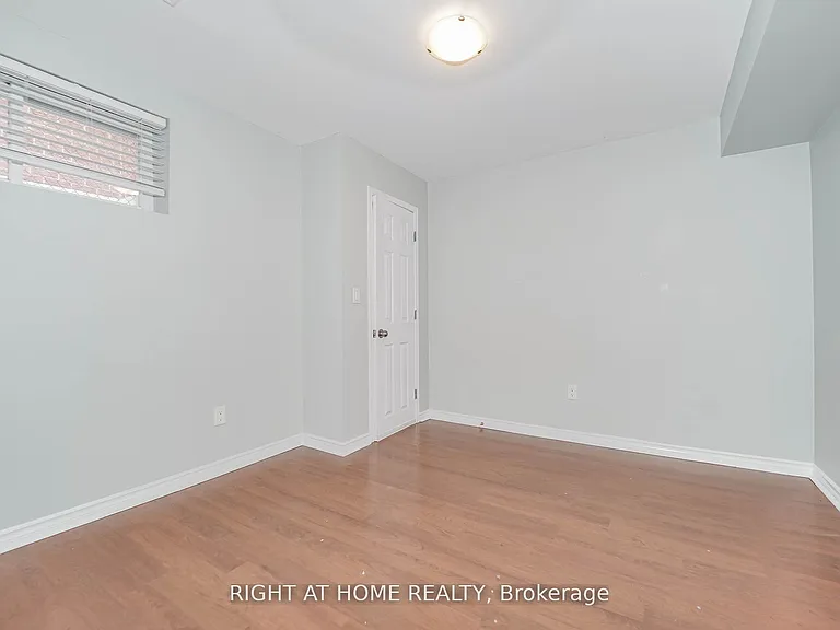 2 Iangrove Ter — Photo 4