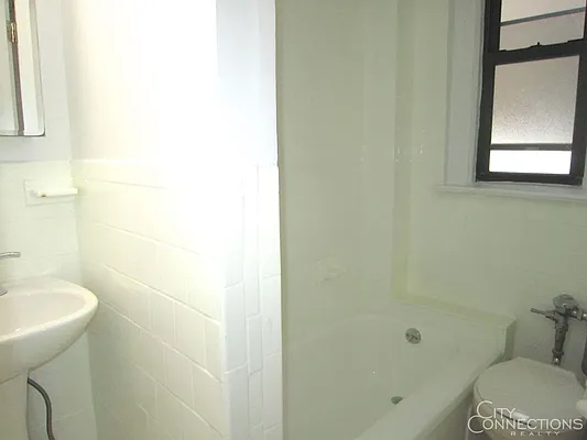 Rented by City Connections Realty | media 17