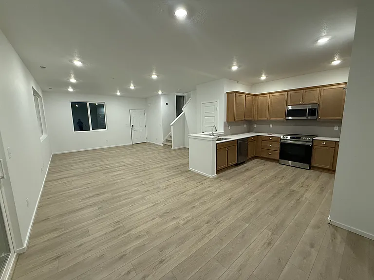 2711 N Broadwing Ln — Photo 5