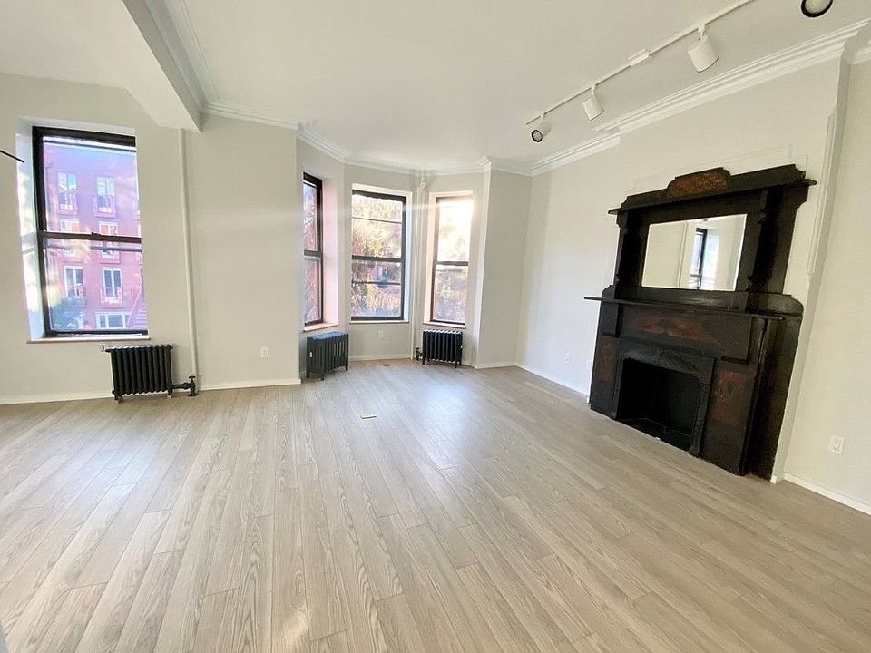 1st image of 671 De Graw St #2