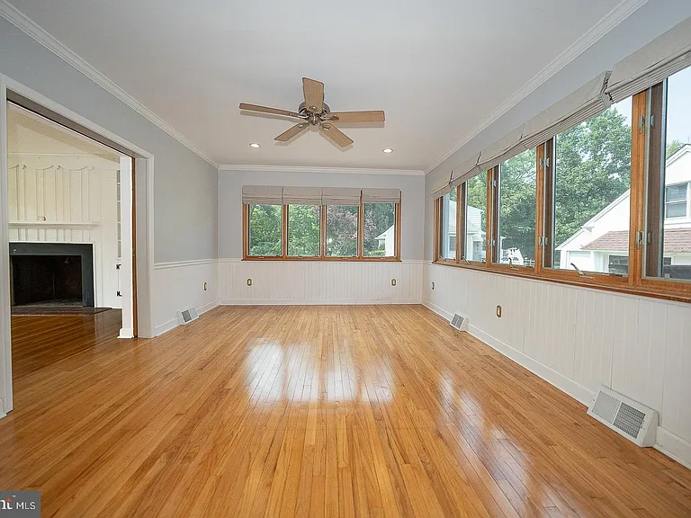 353 S Old Middletown Rd — Photo 8