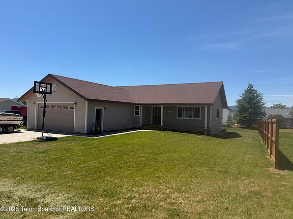 2nd image of 170 Lilac Dr