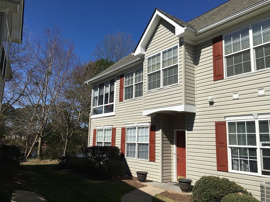 1st image of 806 Sawgrass Ln