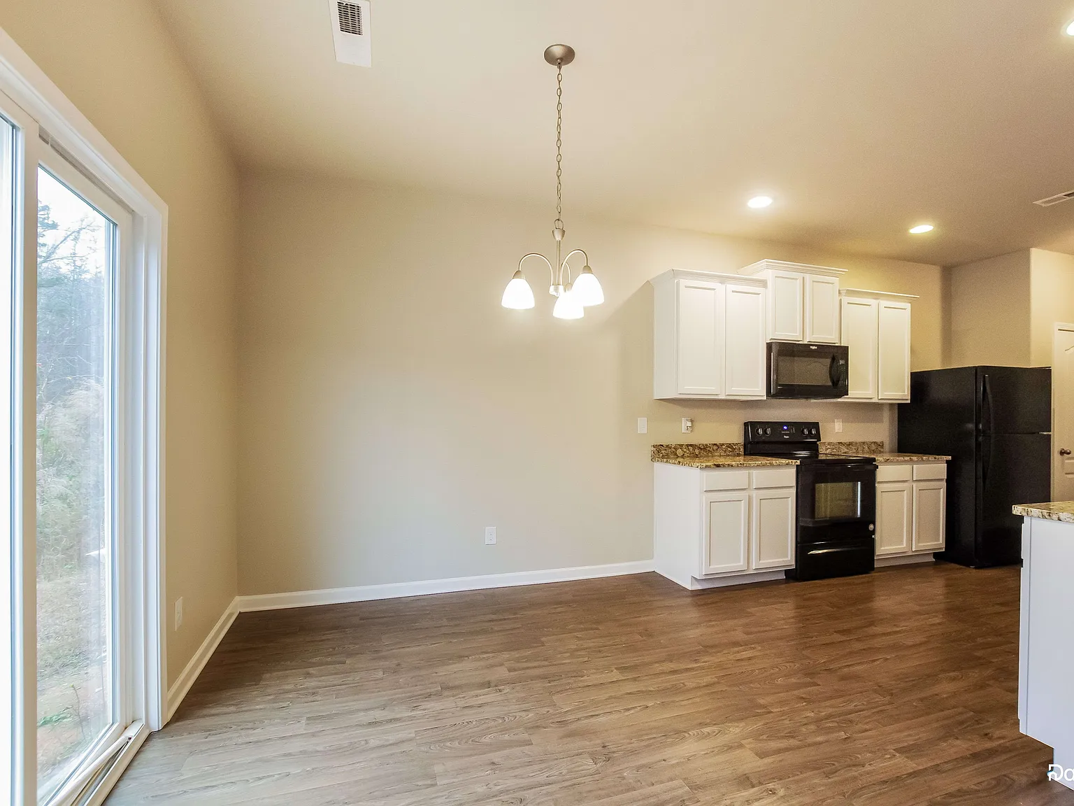3 bed, 2.5 bath, 1915 sqft, $2,090 — Photo 4