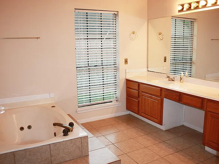 2319 Mill Creek Dr — Photo 17