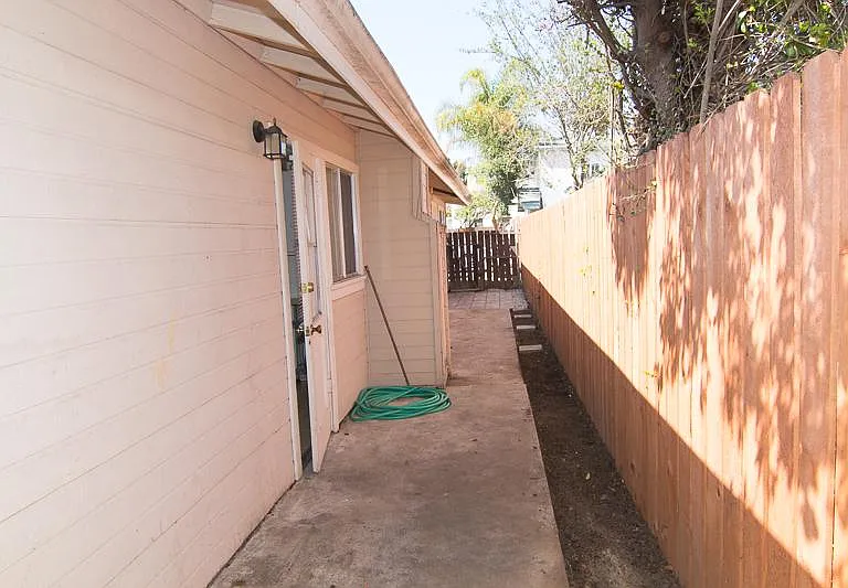 1219 Cacique St — Photo 8