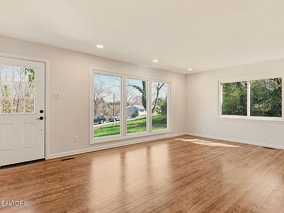 4th image of 1417 Audena Ln