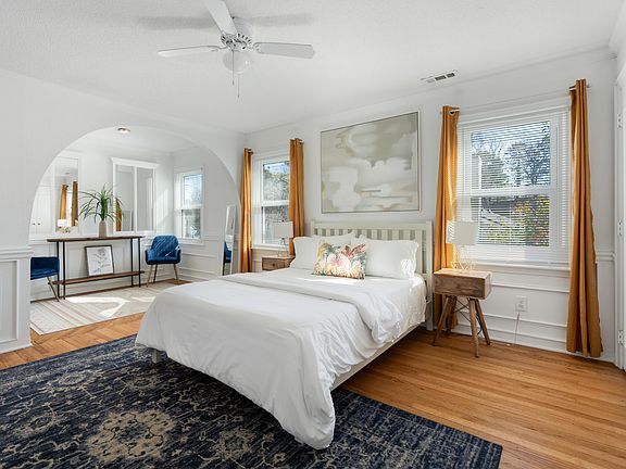 4th image of 318 E Millbrook Rd