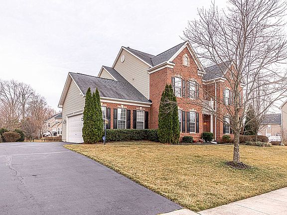 5th image of 16127 Hinman Pl