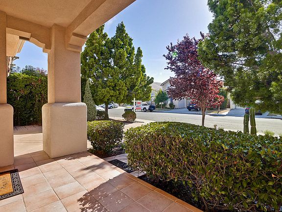 3rd image of 107 Windflower Ln