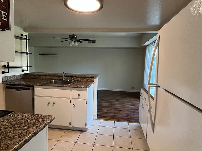 2215 Admiralty Ln — Photo 7