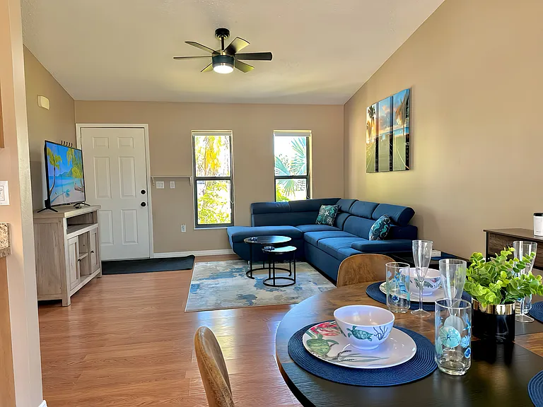 Community Ave — Photo 10