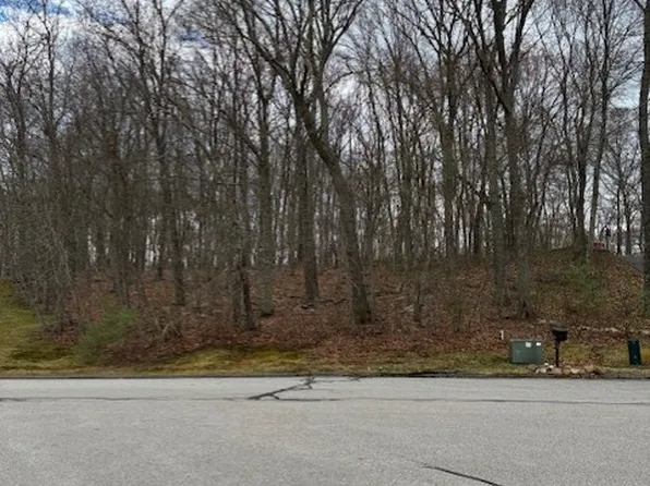 13 Tuckers Run, Ledyard, CT 06339