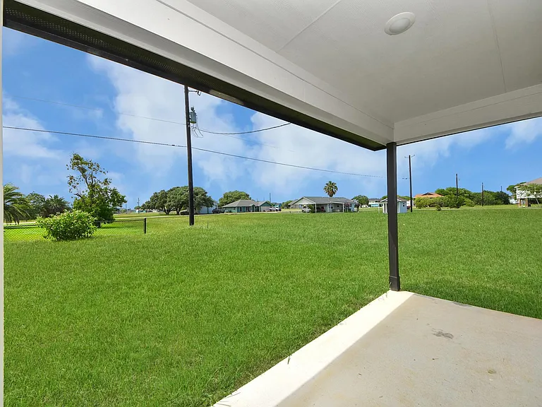 688 Swallow Dr — Photo 7
