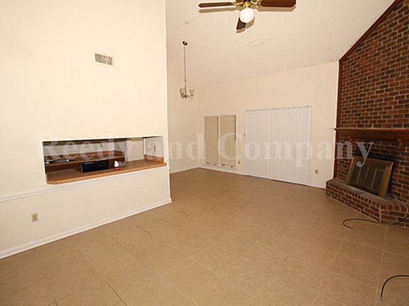 3rd image of 3679 Hyacinth Dr