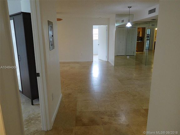 4th image of 827 NE 199th St APT 101