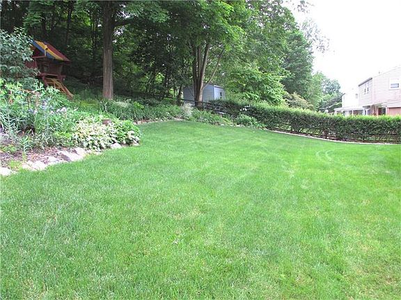 4th image of 220 Ligonier Ln