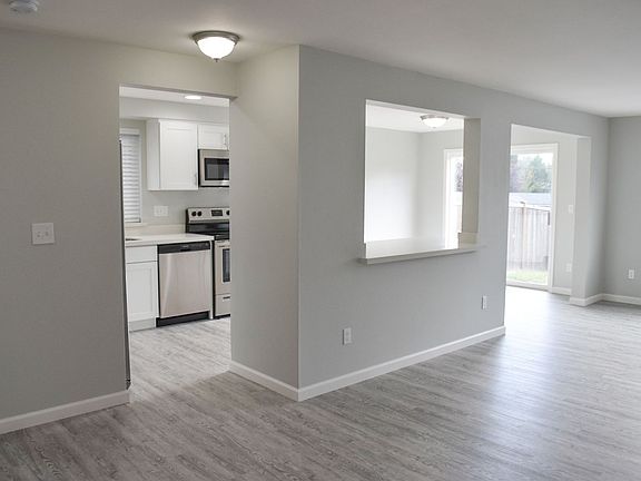 3rd image of 11459 SE 195th Pl