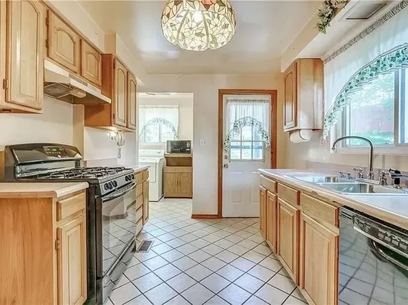 726 Chartiers Ave, Mc Kees Rocks, PA 15136