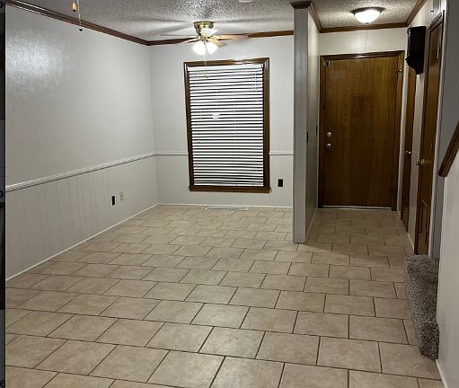 3rd image of 422 Fir St