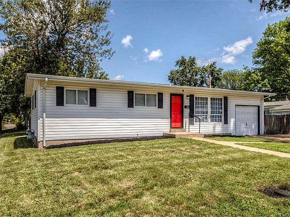 2nd image of 595 Moule Dr