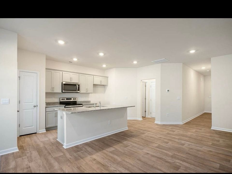 2nd image of 2311 Lily Dr