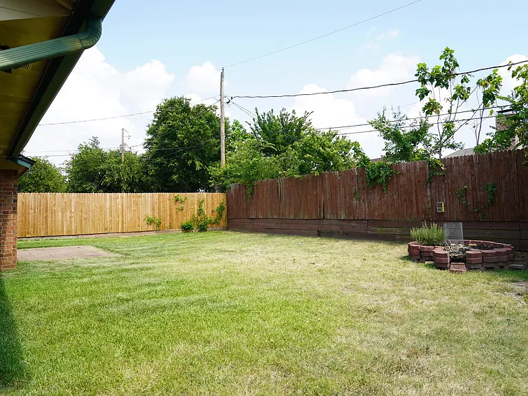 6304 Douglas Dr — Photo 21