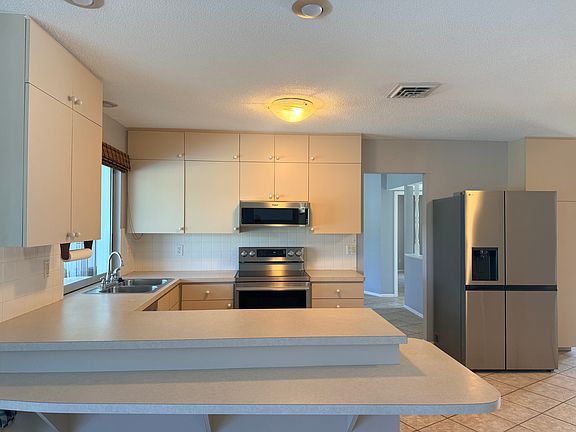 5th image of 11 Pine Ridge Way