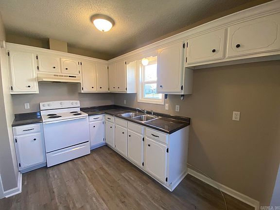 4th image of 117 Jennifer St