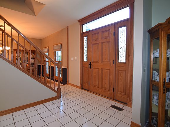 3rd image of 770 Elderberry Ct
