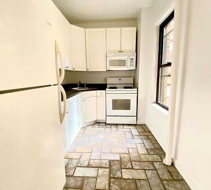 1st image of 22 W 77th St #65D