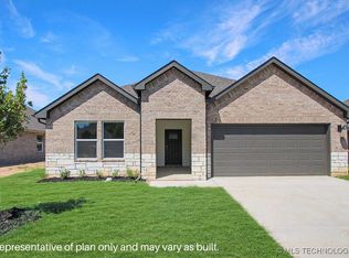 7033 E 155th St S, Bixby, OK 74008